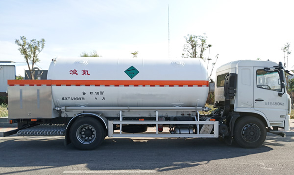 LNG transportation truck